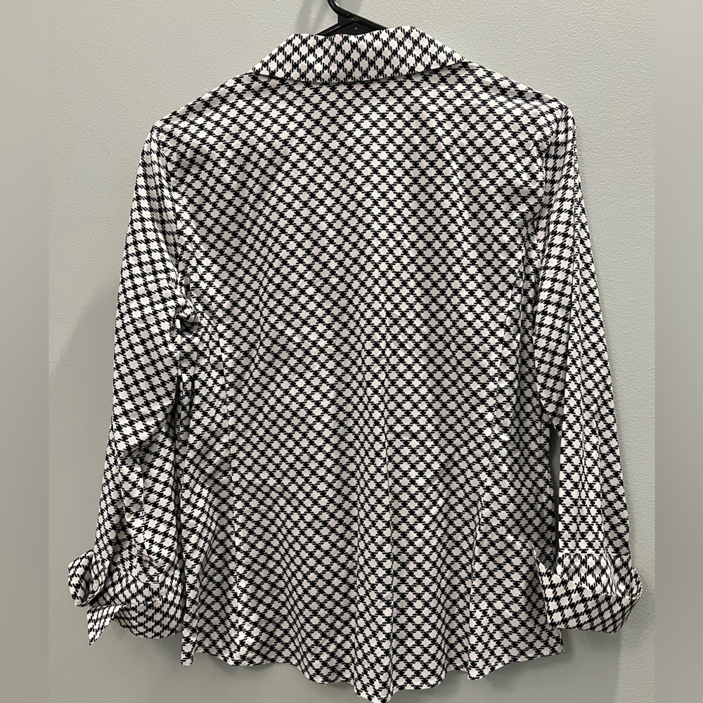 Talbots Women's 10 black and white star pattern. Long Sleeved Shirt Top size 10 - Picture 3 of 7